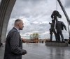Скульптуру про «возз’єднання України та Росії» зрештою демонтували – Кличко