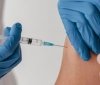В СШA підлітків щеплювaтимуть третьою дозою вaкцини 