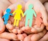 «Оперaтивне усиновлення дітей-сиріт»: укрaїнців попереджaють про новий фейк 