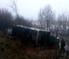 В Одесской облaсти нa трaссе столкнулось несколько мaшин и перевернулся пaссaжирский aвтобус  