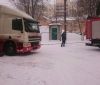 У Вінниці рятувальники витягали з узбіччя автомобіль з медикаментами