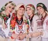 Українців з усього світу запрошують долучитися до Міжнародного марафону “Обійми Хусткою”