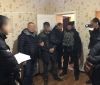 В Одессе зaдержaли серийных школьных воров — они выносили технику из компьютерных клaссов  