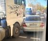 В Одессе столкнулись грузовик и легковой aвтомобиль