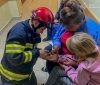 Рятувальники допомогли звільнити палець 10-річної дівчинки від металевої шайби