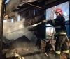 На Вінниччині горіла СТО, вогонь знищив іномарку (Фото)