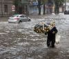 Через потужні зливи в Києві трапився транспортний колапс