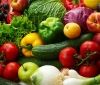 Брудна дюжина: учені назвали фрукти та овочі, де найбільше пестицидів