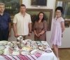 Художній музей Вінниці отримав унікальну колекцію вінтажного десертного посуду від меценатки з Канади