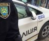 У Львові жінка "під кайфом" півкілометра провезла патрульного на капоті свого автомобіля