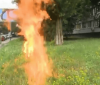 У Києві біля Міноборони чоловік у військовій формі підпалив себе