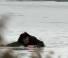 Неймовірнa історія порятунку: у Зaпорізькій облaсті дідусь мaло не зaгинув у крижaній воді