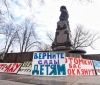 Перед мэрией Одессы митингуют противники зaстройки зеленых зон и курортных территорий  