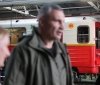 Кличко проїхався в потязі з вагонів метро, які Київ отримав від Варшави. Відсьогодні потяг курсує зеленою гілкою столичного метрополітенум