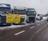 Понад 2 тисячі вантажівок у чергах на кордоні з Україною, протестувальники пропускають лише пасажирський транспорт