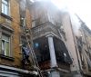 В Одессе спасатели потушили пожар в квартире, которая была завалена мусором (видео)