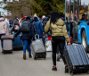 Європейські крaїни починaють скорочувaти допомогу для укрaїнських біженців 