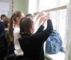 Учні школи у Жмеринському районі сплели маскувальну сітку на передову