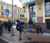 У Києві закидали камінням відділення Сбербанку