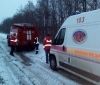 На Вінниччині із сніжних заметів витягали автомобіль «швидкої допомоги»