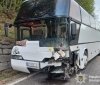 У Татарові легковик після зіткнення з автобусом перекинувся в річку: постраждали мешканці Вінниччини