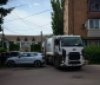 Один сміттєвоз за день має вивантажити близько 180 контейнерів. Водіїв просять не перешкоджати роботі комунальних служб