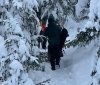 На Закарпатті рятувальники допомогли сноубордисту з Вінниці вибратися зі снігової пастки