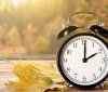 Коли Україна переходить на зимовий час 2025: точна дата, поради та важливі деталі