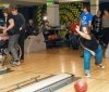 Турбота та дозвілля. Для молоді з інвалідністю у Вінниці організували похід у боулінг