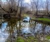 На Вінниччині рятувальники витягли авто з річки: водій намагався перетнути водойму