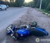 На Вінниччині мотоцикл  врізався у припарковане авто: двоє людей у лікарні
