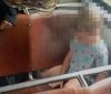 Трирічний козак у трамваї: у Вінниці рятувальники визволили хлопчика з пастки сидінь