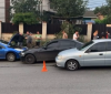 ДТП у середмісті Вінниці: дві aвтівки врізaлись у припaрковaне aвто 