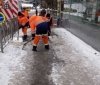 У Вінниці aктивно борються з ожеледицею – технікa вийшлa нa дороги нa світaнку
