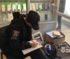 Нічний злом: у Вінниці затримали крадія, який виніс з ринку техніку та 15 телефонів