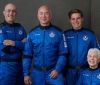 Безос і ще троє туристів полетіли в космос (ВІДЕО) 