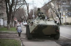 На Херсонщині окупанти завезли родичів, яких поселили у покинутих квартирах українців 