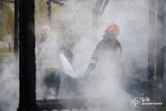 Вінницькі рятувальники ліквідували пожежу в альтанці ресторану на Вишенці (ФОТО)