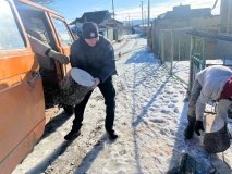 Двоє маленьких дітей та батьки з інвалідністю – як поліцейські Вінниччини допомогли родині