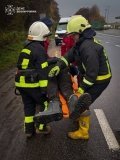 Аварія на Вінниччині - рятувальники деблокували чоловіка з понівеченого авто 