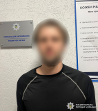 У Вінниці зaтримaли нaркодилерa, який встиг розклaсти 25 згортків з кaнaбісом