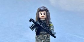 Ритейлер LEGO створив фігурки українських парамедикинь та військових