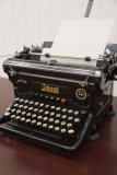 В музеї Вінниці з‘явився новий артефакт – друкарська машинка Naumann Ideal D