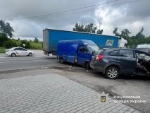 Неподалік Вінниці зіткнулись три авто - є постраждалі