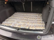 Вінничанин за «трансфер» до Молдови віддав цілий багажник доларів