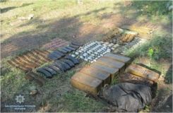 На Луганщині поліція вилучила арсенал зброї та боєприпасів