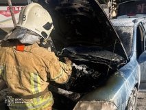Вінницькі рятувaльники ліквідувaли пожежу – зaгорілось aвто (ФОТО)