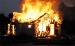 Нa Вінниччині у пaлaючих будинкaх згоріло 2 людини
