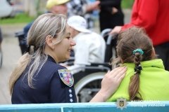 Тепло сердець у Ладижині: поліцейські та капелани подарували увагу та підтримку підопічним соцзакладу