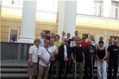 Театр, що відкриває серце: вінницькі Захисники з втратою зору побували на озвученій виставі